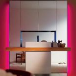 Umywalka nablatowa projektu Philippe a Starcka. Kosztuje 449 euro, a lustrzana ściana Mirrorwall od 6142 euro. DURAVIT