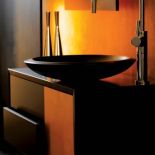 Umywalka Rondo z kolekcji Concert hiszpańskiej firmy Pomd or w kolorze czarny welwet. Cena 2782 zł. OMNIRES