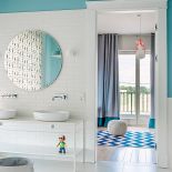 Umywalka stojącą w toalecie dla gości. Wymyślił ją Domenico de Palo. Ma doskonałą formę, jest