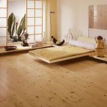 Unikatowa konstrukcja norweskiej deski Boen sprawia, że świerkowa podłoga doskonale wygląda przez wiele lat. BO-MA