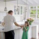 Urządzając kuchnię dekoratorka kierowała się czystym minimalizmem.