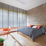 Sypialnia w nowoczesnej duńskiej aranżacji.