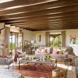 W aranżacji można odnaleźć styl południowej Francji oraz orientalne dodatki.