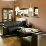 W bibliotece – czekolada z odrobiną śliwki i szczyptą miki. Gorzki odcień uspokaja, wycisza, Krzysztof mówi, że dobrze mu