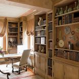 W bibliotece podłoga ułożona jak w pałacu.