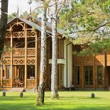 W charakterystycznym stylu Linii Otwockiej.