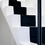 W czerni i bieli. Biały dom w różowym mieście