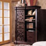 W dobrej szafie powinno znaleźć się miejsce i na półki, i na szuflady. SALONY MEBLOWE MOŚCICCY, LANE