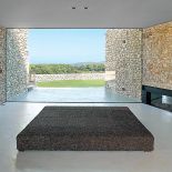 W domu oprócz drewna wykorzystano sporo kamienia.