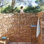 prysznic pod chmurką