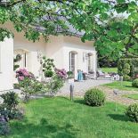 W holu wojskowy motor, w garażu amfibia. Trudno o większe zaskoczenie w dopieszczonym wnętrzu. Ale nie ma się co