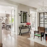 Hol. Przestrzeń porządkuje symetria.