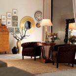 W klasycznym salonie nie mogło zabraknąć stojącej lampy. Aranżacja SELVA