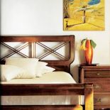 W kolonialnym stylu - łóżko zrobione ręcznie z litego drewna. CANTIERO