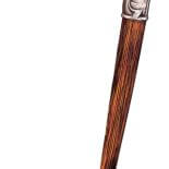 W kształcie ptasiej głowy. Magiczny kijek