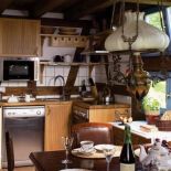 W kuchni dominuje drewno. Młyn spełnionych marzeń