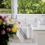 W kuchni panuje idealny porządek. Styl prowansalski: rezydencja nad zatoką