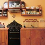 W kuchni stara angielska kuchenka. Włoska uroda