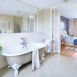 wolnostojąca wanna w stylu retro