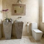 W łazienkach króluje marmur, najsłynniejszy balijski kamień. Z niego zrobione są podłogi, ściany, umywalki i wanna.