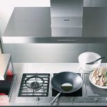 W linii CombiSet poza tradycyjnym palnikiem gazowym (3290 zł) i płytą indukcyjną (7990 zł), w komplecie jest też salamandra