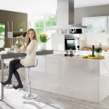 W literę L – wyspa z przedłużonym blatem, NOLTE