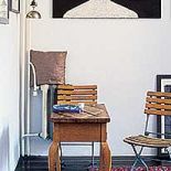 W mieszkaniu najważniejsze są obrazy, meble nie mogą zabierać im przestrzeni.