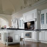 W modelu Gran Gala firmy Berloni fronty mogą mieć sześć kolorów: czarny, dwa białe (z patyną srebrną i