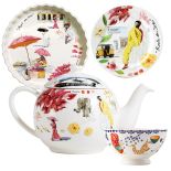 W muzeum ceramiki w Sevres bywa przynajmniej raz na miesiąc. Jeśli akurat pracuje nad nową kolekcją, zdarza się, że