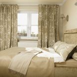 W pierwotnym projekcie miała być w odcieniu pudrowego różu.