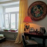 W salonie ważną rolę pełnią poduszki.