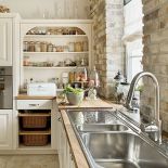 W stylu angielskim z dodatkami ze sklepu właścicielki.