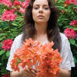 W suche, upalne lato sosny szybko wysysają wilgoć, a podlewanie ich zajmuje Grażynie nawet trzy godziny dziennie.