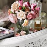 W sypialni nie może zabraknąć kwiatów.