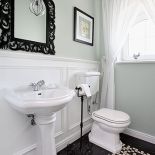 W tej aranżacji wnętrz znalazła połączenie amerykańska elegancja, angielska przytulność i skandynawska prostota.