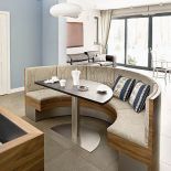 W tym domu rządzi duch modernizmu. Tylko w jadalni i łazience dla gości czuć mieszczańską przytulność.