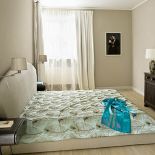 W tym domu rządzi duch modernizmu. Tylko w jadalni i łazience dla gości czuć mieszczańską przytulność.