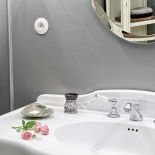 W tym niedużym wnętrzu wykorzystano każdy centymetr. Zmieściła się kuchnia, jadalnia, salonik i sypialnia.