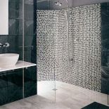 W tym sezonie modne jest to, co się błyszczy - panel prysznicowy Logic hiszpańskiej fabryki System Poll kosztuje 6500