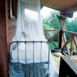 W upalne dni taras może pełnić rolę sypialni.