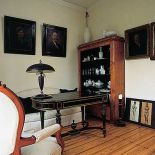 W witrynie swoje miejsce znalazły naczynia.