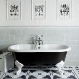 Wanna Bentley (marka Imperial) od 2260 euro, obrazki Botanic – ok. 110 euro/szt., płytki ścienne – ok. 38 euro/m²,