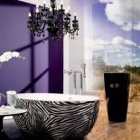 Wanny francuskiej firmy Aquamass mogą być z zewnątrz malowane, okładane mozaiką, metalowe, a nawet skórzane. AQUAMASS