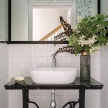 przytulna łazienka w domu jednorodzinnym