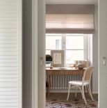 przytulne domowe biuro w sypialni