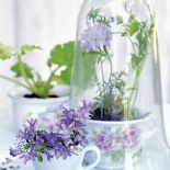 Waznik lub doniczka na drobne kwiaty.