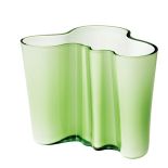 Wazon marki littala, projektu słynnego fińskiego architekta Alvara Aalto, można kupić w różnych kolorach. MODERNFORM