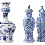 Wazon o charakterystycznym kształcie tykwy, 1660-1680 r. (lewa) i para bliźniaczych wazonów, warsztat De Twee Scheepjes,