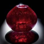 Wazonik Buraczek , szkło sodowe mrożone, projekt Zbigniew Horbowy, 1961 r.