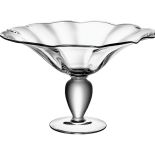 Wazony na wiosenny stole. Szklane dekoracje do domu.